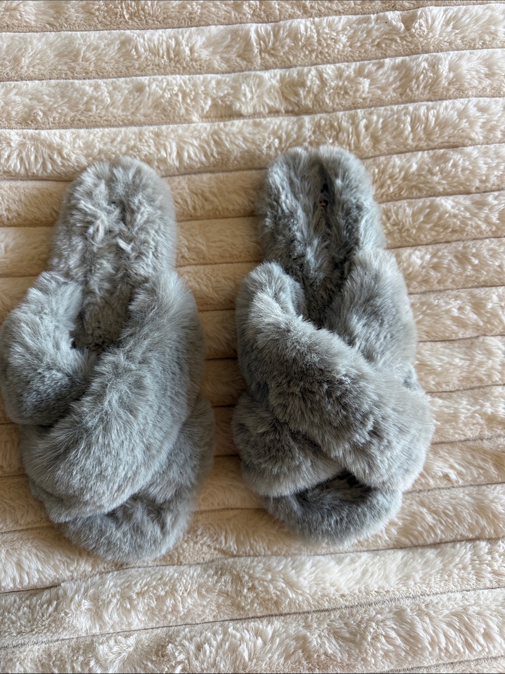Dolce Vita Plush Crisscross Slide Slippers - Light Gray